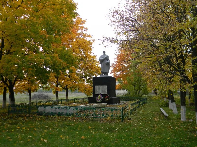 Гусаровка харьковская область. Червоный Маяк Херсонская область. Вербовка Балаклейский район. Памятник Волобуевка. Красный Маяк Херсонская область.