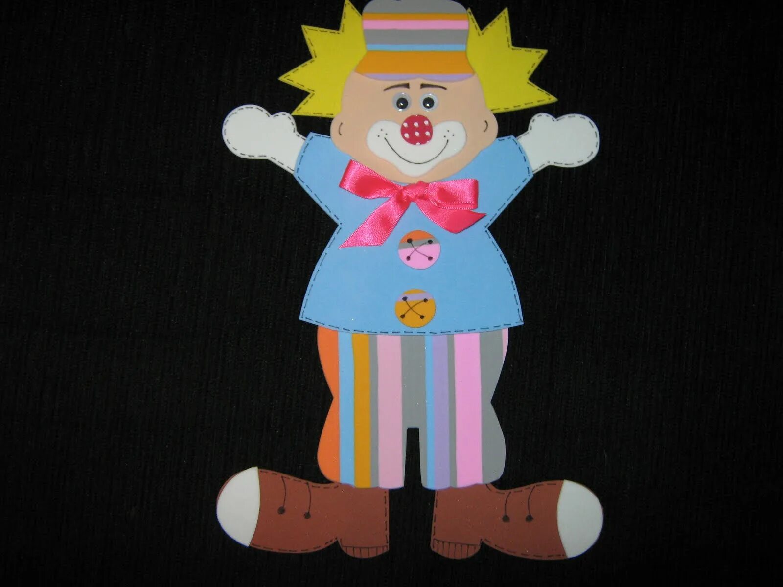 весёлая аппликация "клоун". игрушка клоун из бумаги. поделка клоун. клоун поделка из бумаги. клоун из картона.