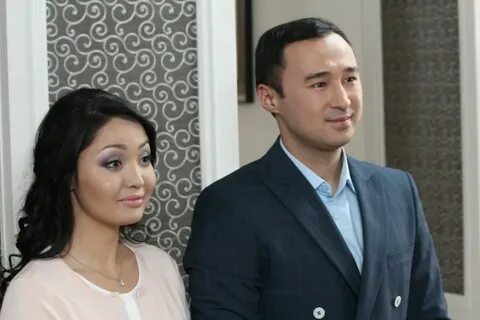 Колготки арқылы зәр шығарып жатқан адамдардың бейнелері