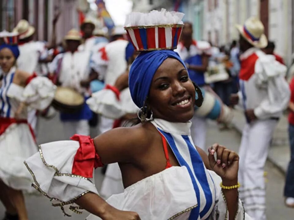 Кубинская колледж. Кубинские женщины. Кубинские женщины красивые. Белые кубинцы. Кубинские Наряды для женщин.