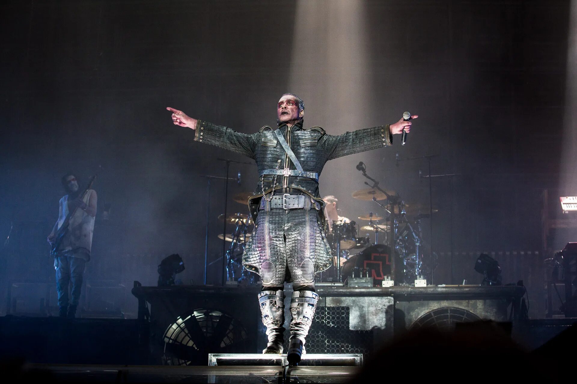 Рамштайн москоу. Rammstein концерт. рамштайн группа в москве. концерт группы рамштайн. till lindemann 2019 концерт.