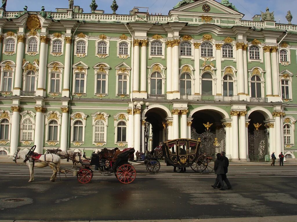 Здание построенное в 18 веке. Барокко зимний дворец в Санкт-Петербурге. Эрмитаж Растрелли. Растрелли Архитектор зимний дворец в Петербурге. Растрелли архитектура зимний дворец.