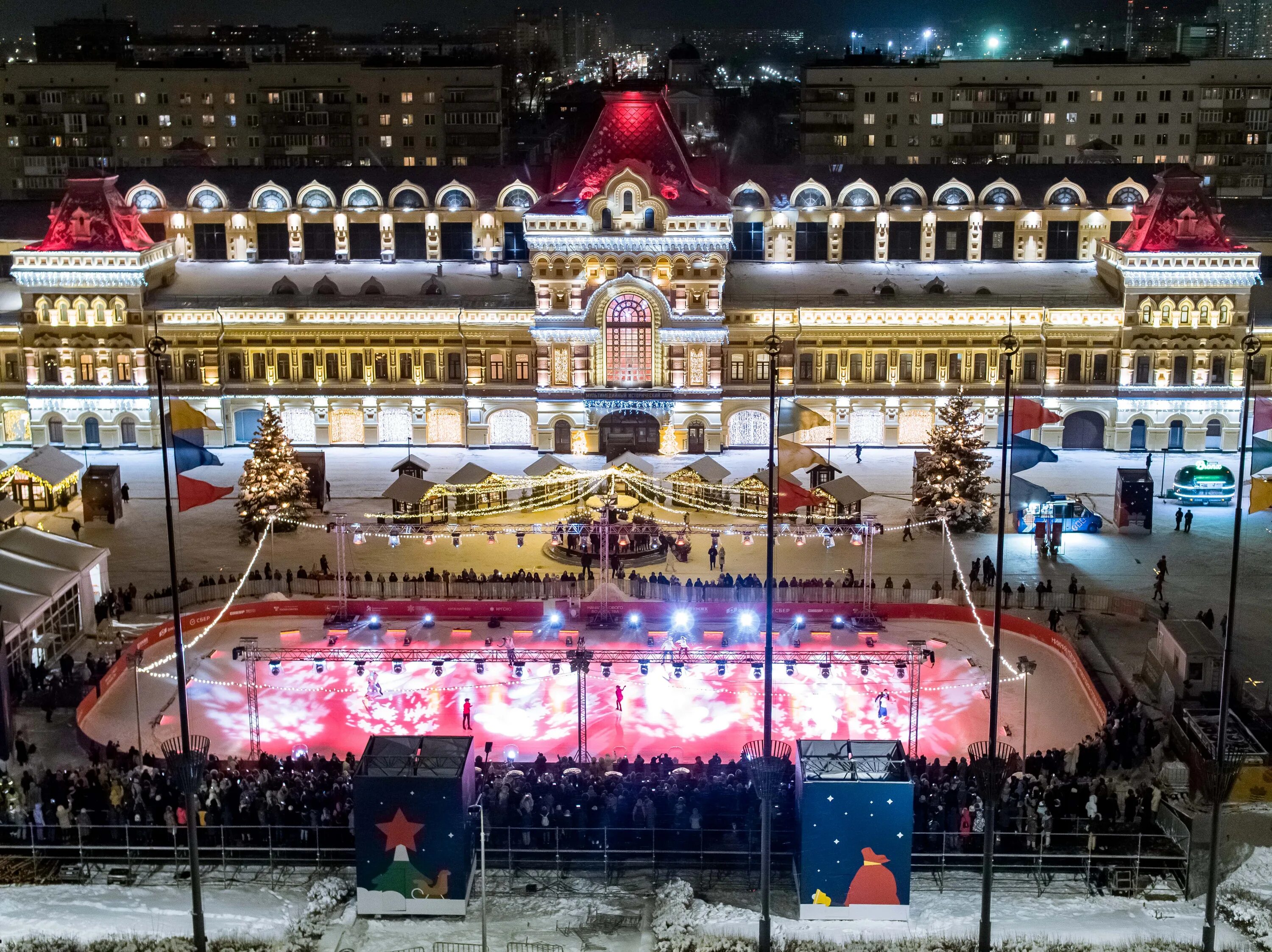 Катки в нижнем новгороде 2024. Каток на Нижегородской Ярмарке 2022. Каток на Ярмарке в Нижнем Новгороде 2022. Нижегородская ярмарка Нижний Новгород каток. Каток на Нижегородской Ярмарке 2021.