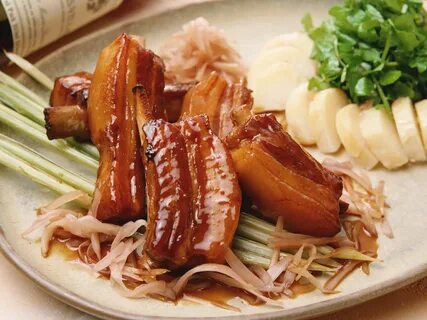 Кальмар с овощами и соусом