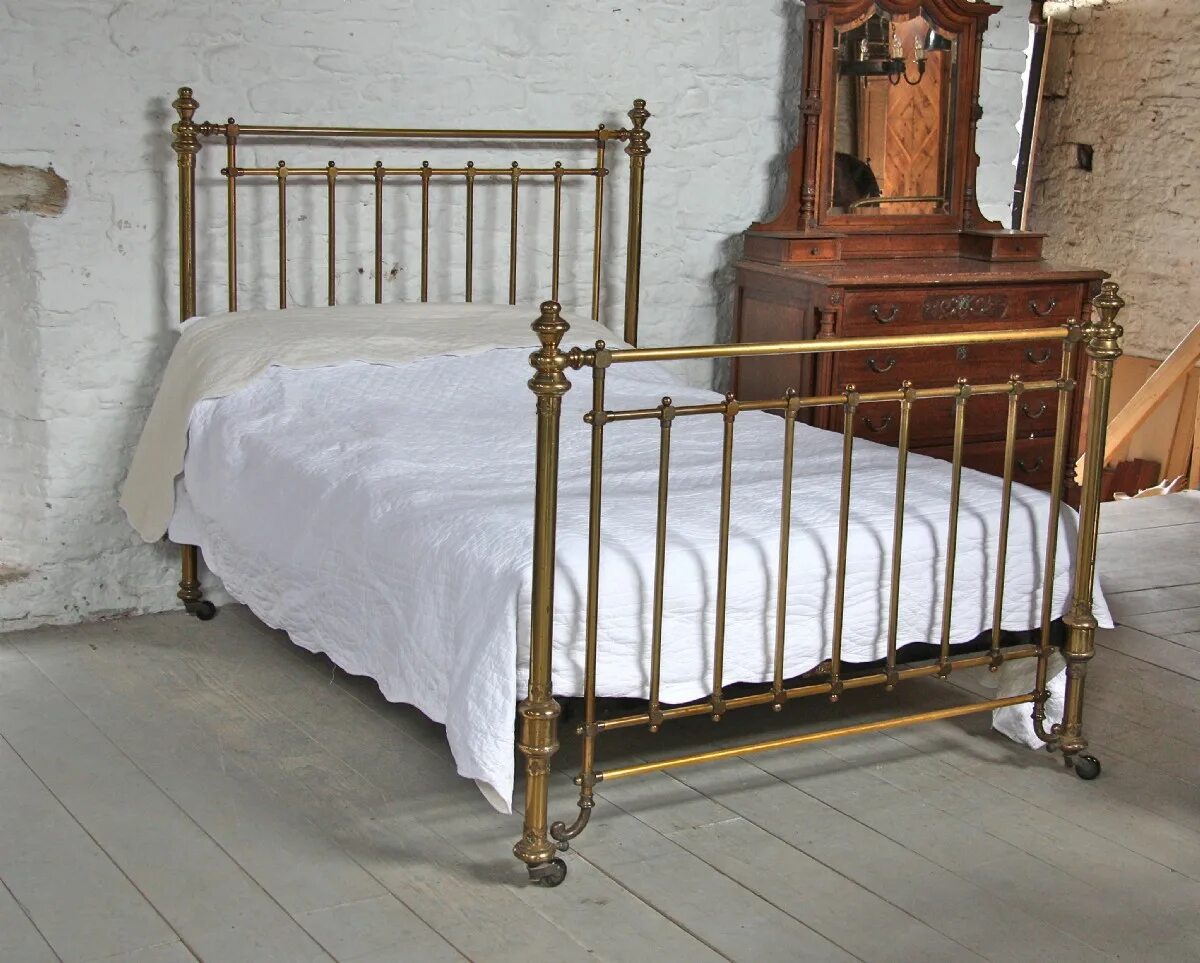 Куплю старые кровати. Железные кровати полуторные. Никелированная кровать. Железная кровать полуторка. Железная никелированная кровать.