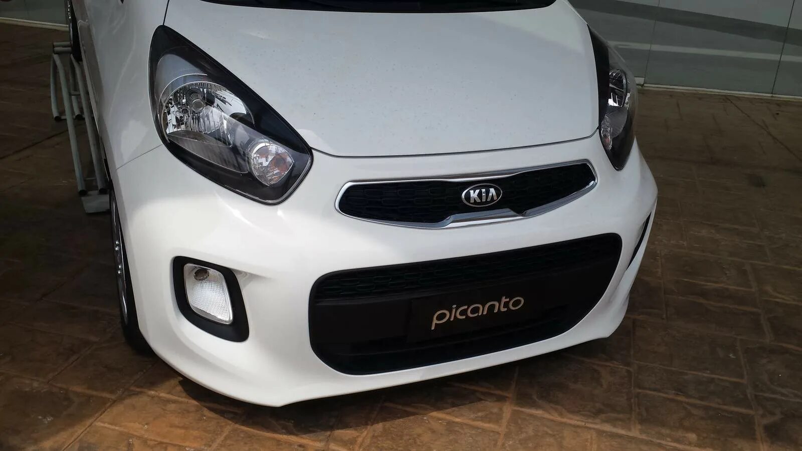 Бампер kia picanto. Киа Пиканто 2016. Решетка Киа Пиканто 2018. Крашеный бампер на Киа Пиканто 2013. Kia Picanto аккумулятор 2016.