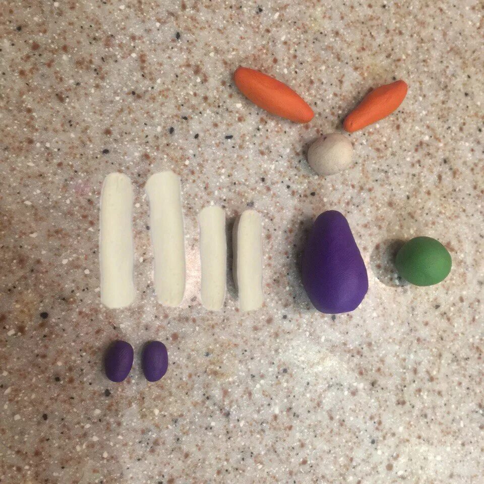 Лепка девочка играет в мяч в подготовительной группе. Лепка девочка с мячом в подготовительной. Лепка девочка играет в мяч в подготовительной группе. Лепка человека в подготовительной. Лепка девочка с мячиком.