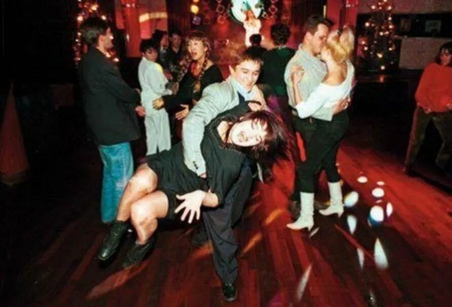 Пьяный корпоратив. Корпоративные мероприятия. Бабский корпоратив. Корпоратив в офисе. Мужчины на корпоративе.