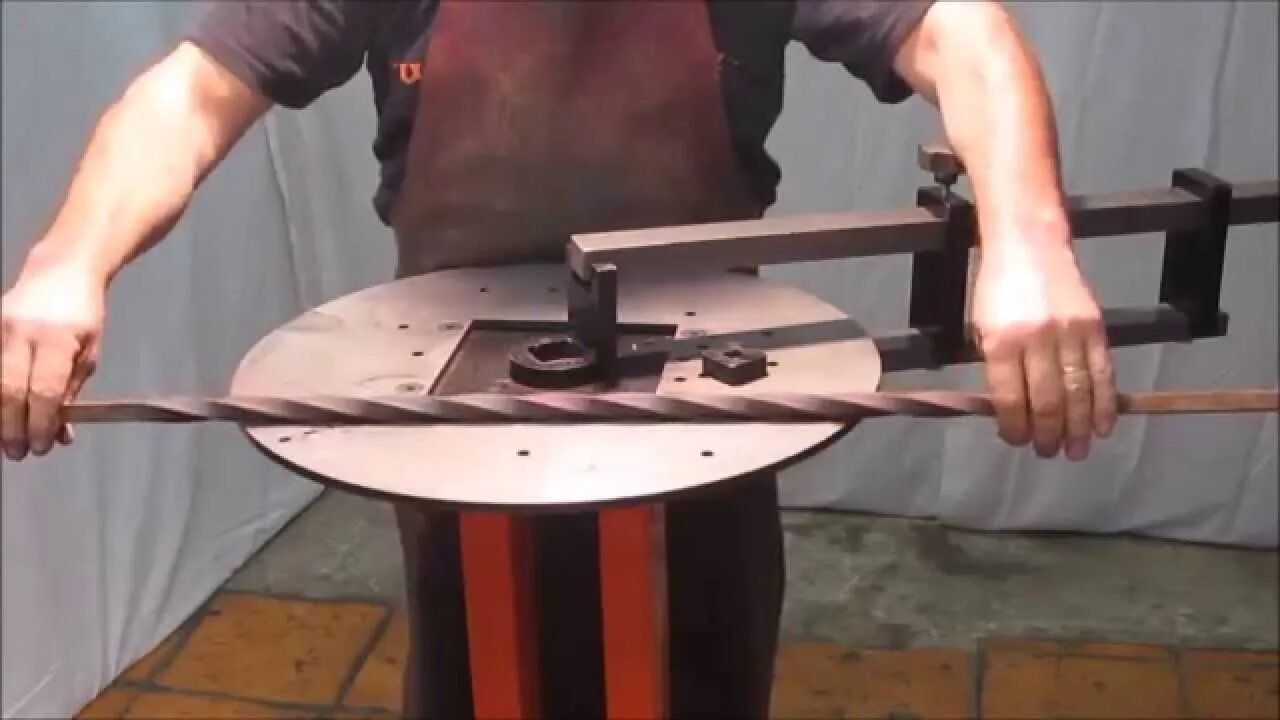 Гибочный станок для полосы 40х4. Гибка металла 2мм корунд. Согнуть оцинкованный лист. Прижимная планка листогибочного станка. Трубогиб для тонкостенных труб.