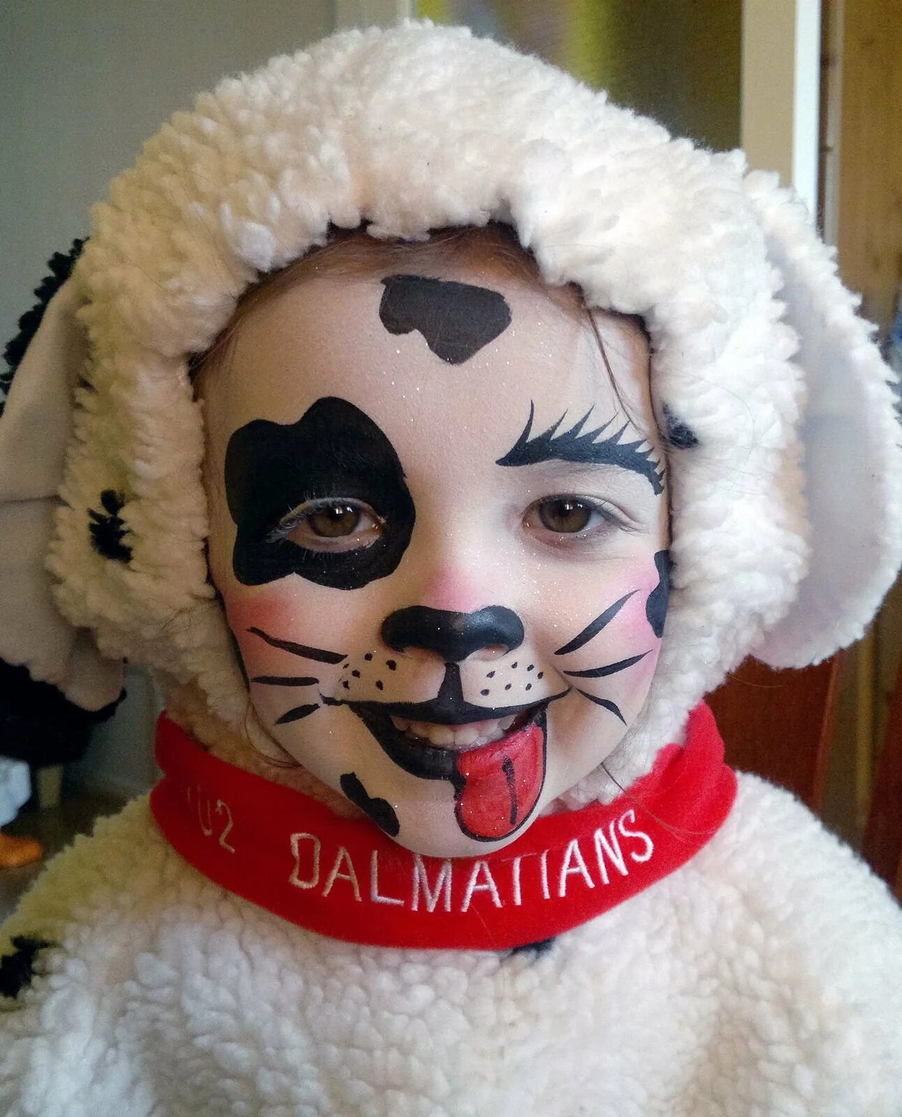 Гримм на коляду. Как накрасить ребенка на колядки. Макияж на коляду. Грим на колядование легкий. Аквагрим пираты для детей.