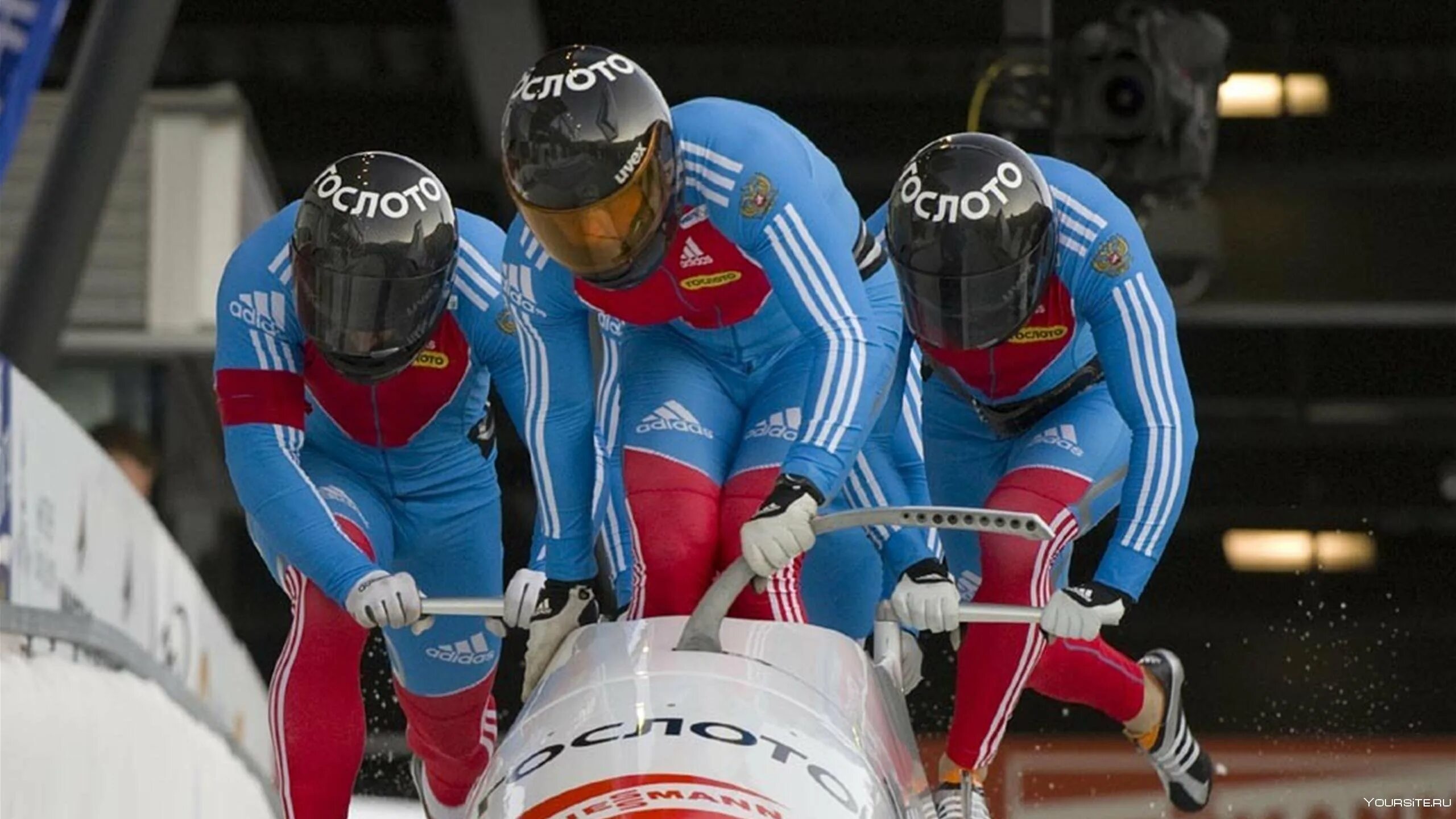 Спортсмены бобслея. Бобслей олимпийские игры. Спортсмены бобслея. Бобслей спортсмены. Спортсмены бобслея.