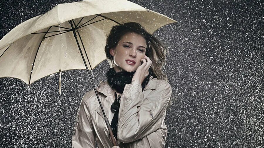 Elle rain. Женщина дождя. Певица Rainy Day. Женщина с зонтом под дождем. Rain Paris певица.