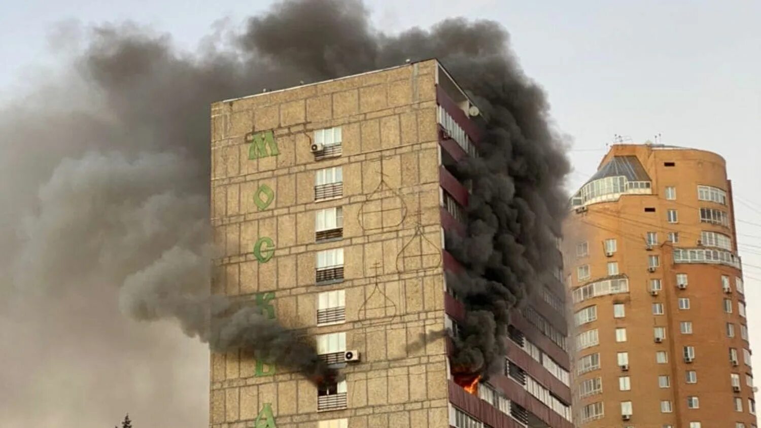 Пожар в коптево сегодня. Пожар в Москве вчера на севере Москвы. Пожар в Коптево. Пожар в Коптево 6 декабря. Горящий многоэтажный дом.