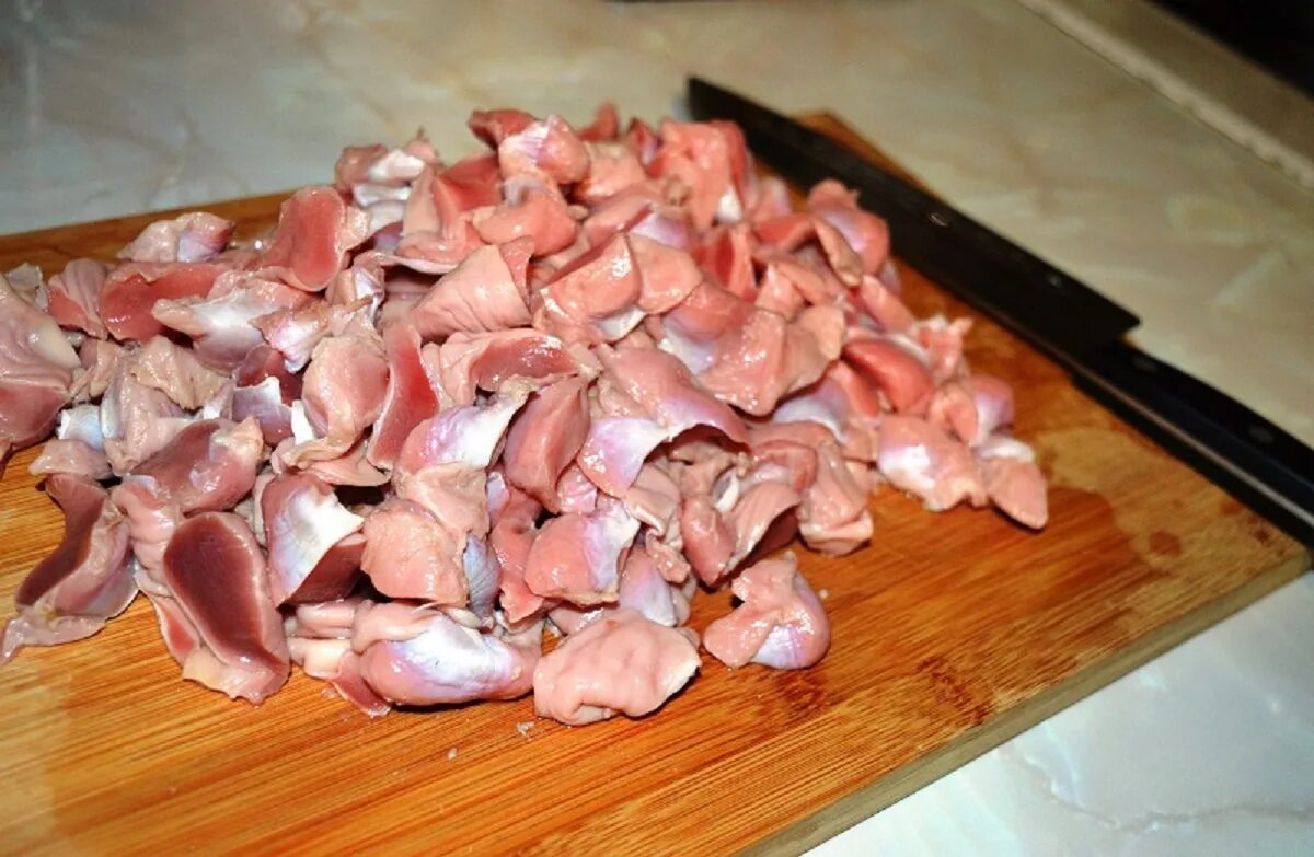 Сколько варить пупки куриные. Сколько варить пупки куриные. Вареные куриные желудки. Куриные пупки жареные. Вареные куриные желудки.