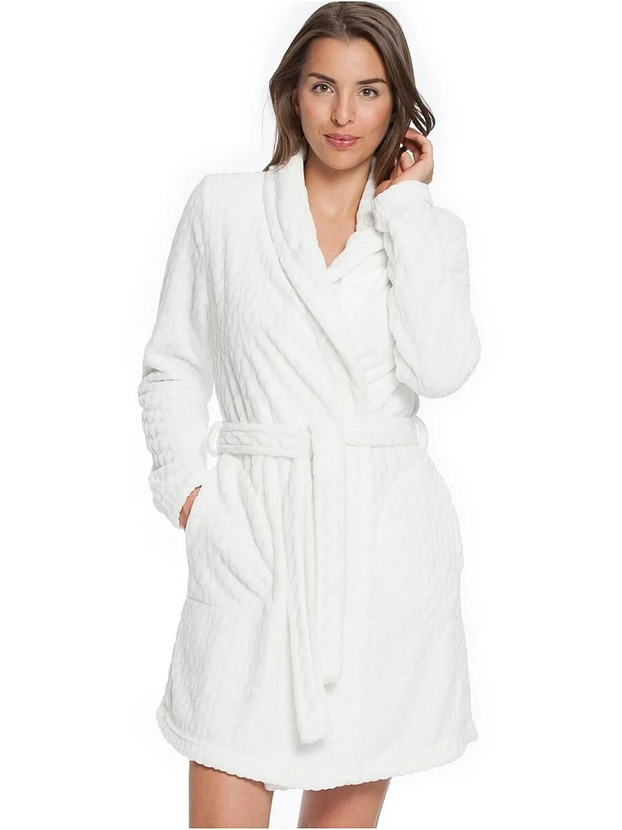 Bathrobe на белом фоне. Халат befree. Белый халат домашний. Белые домашние халаты. Халат женский махровый "белый".