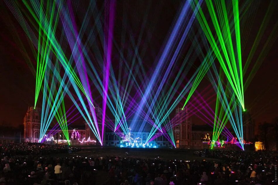 Лазерное шоу. Лазерное шоу в городе. Лазерное шоу. Объемное лазерное шоу. Лазерное шоу в городе.