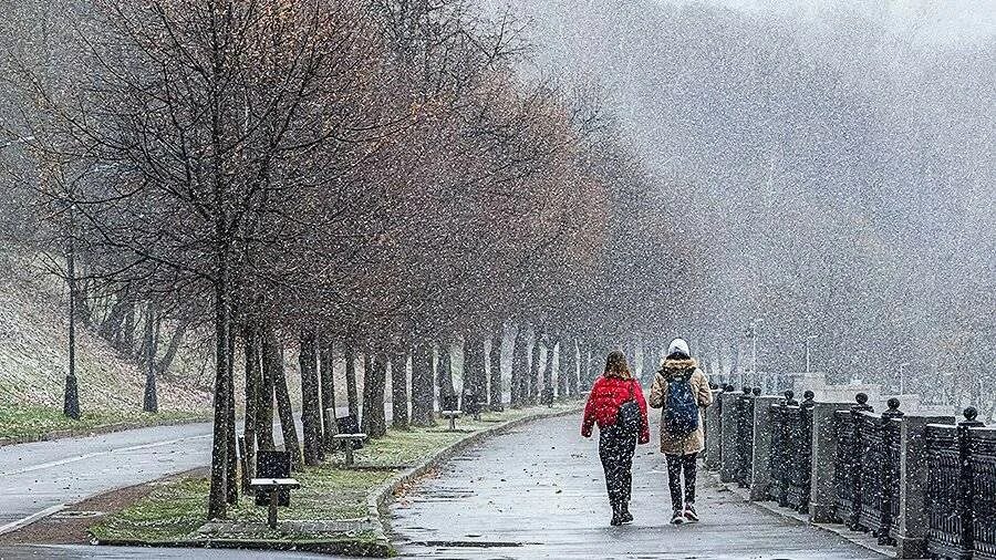 Дождь зимой. Москва дождь зимой. Ливневый дождь со снегом. Теплая зима в Москве. Москва теплая зима