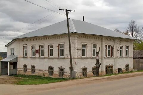 Телефоны в красных баках