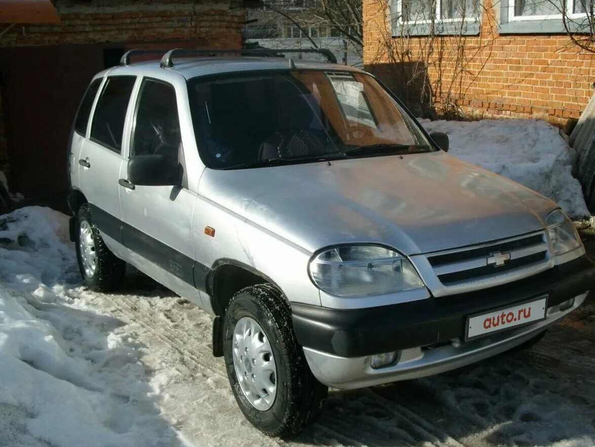 Шевроле Нива 2005 серебристый. Шевроле Нива 2000 с пробегом. Niva Chevrolet до 200.000 руб с пробегом. Нива Шевроле бу -1-7-2002.