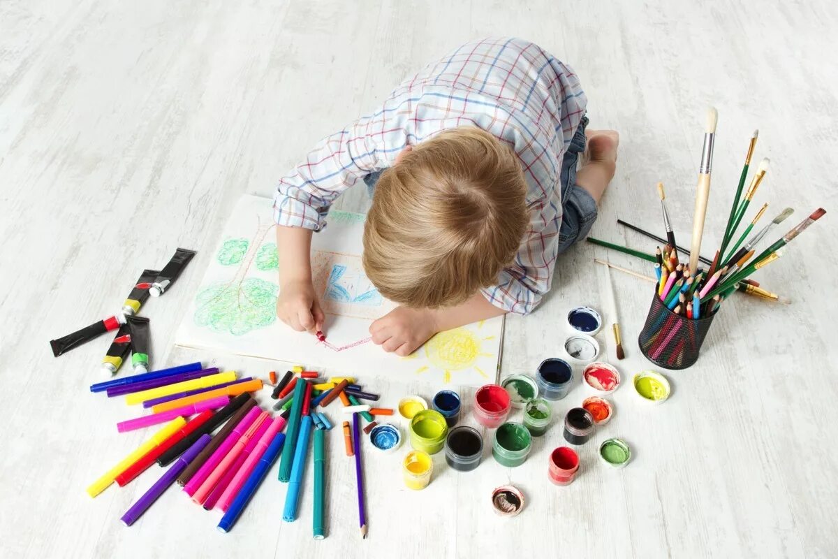 Детский творческий. Детское творчество. Дети творчество хобби. Арт-терапия. Художественное творчество.