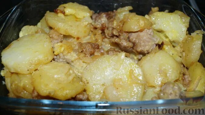 Картошка с мясом в микроволновке. Картошка с фаршем в микроволновке. Картошка с майонезом в микроволновке. Картофель в микроволновке с мясом.