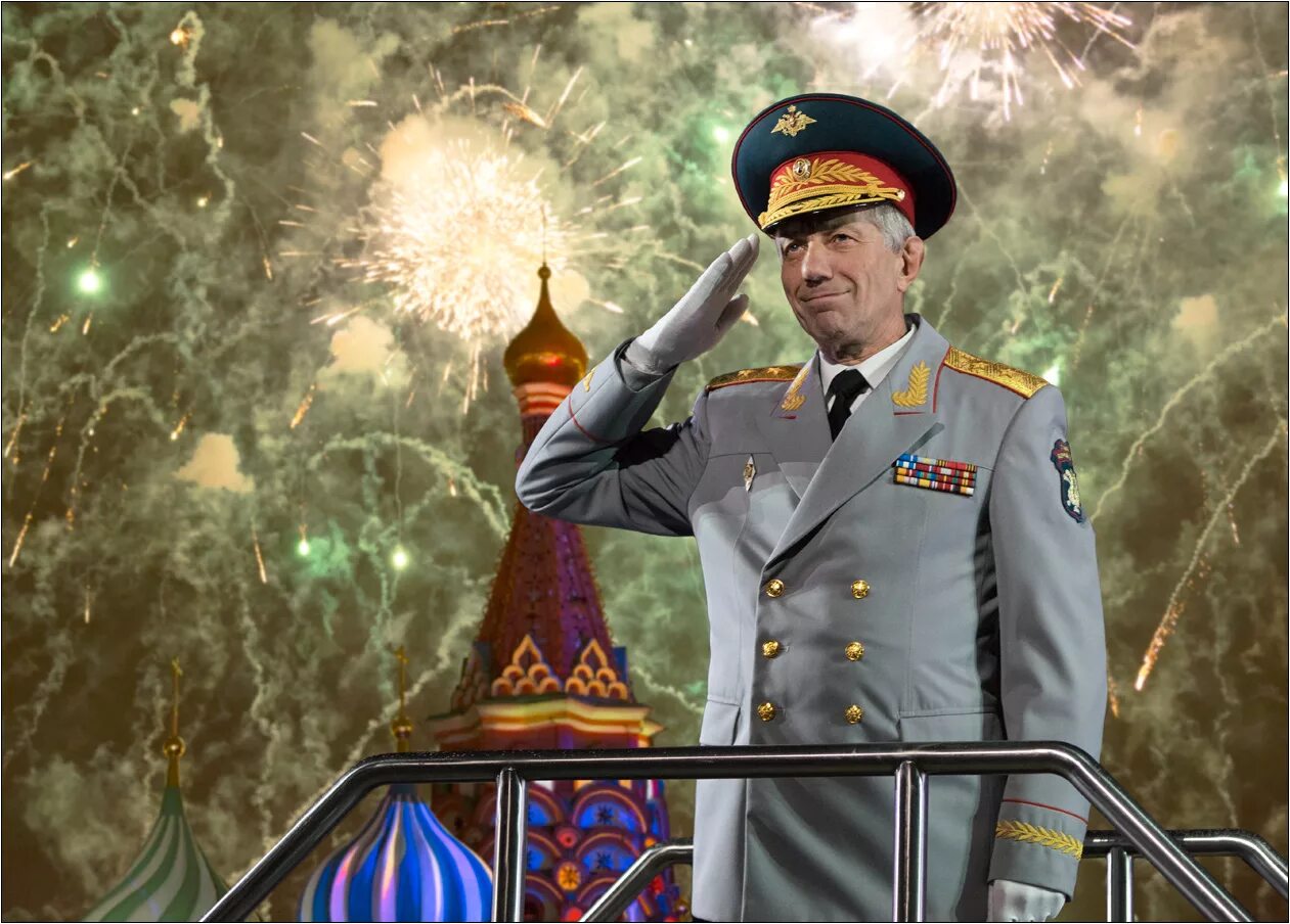 генерал отдает честь. честь имею 2004. девушка в военной форме отдает честь. солдат российской армии. отдать честь.