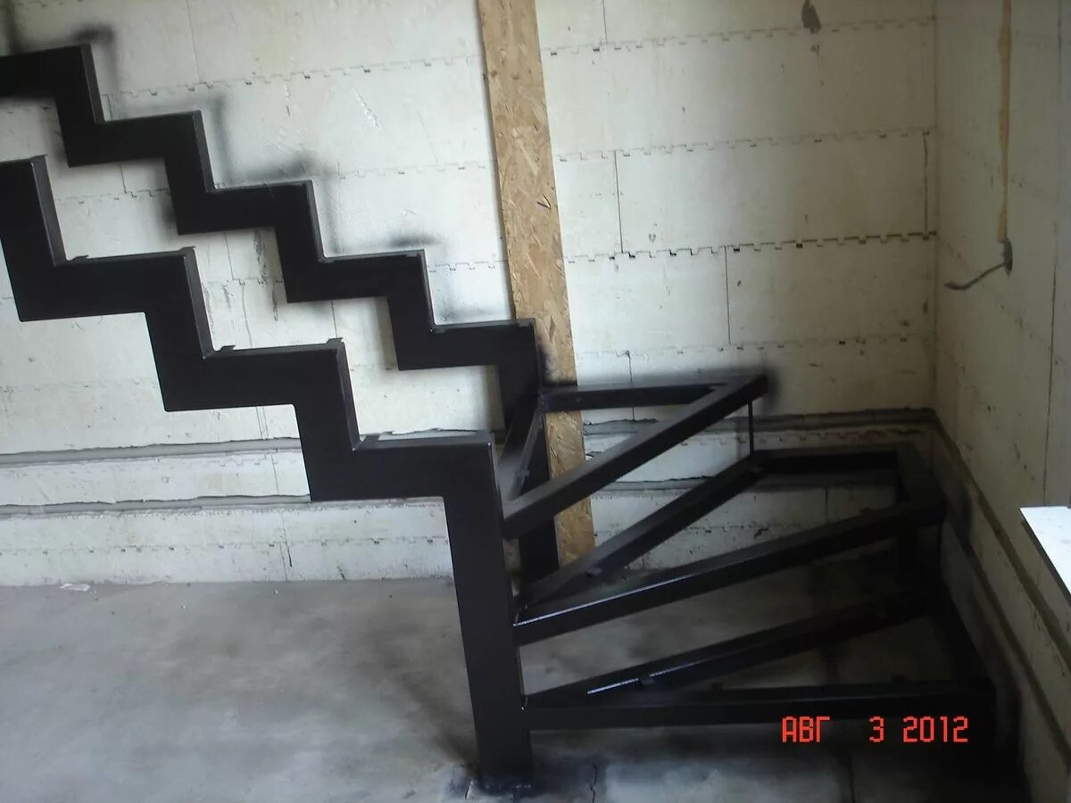 Лестница металлокаркас забежная поворотная. Лестница сварная. Косоур из профильной трубы 100х50. Сделать лестницу из профиля. Сделать лестницу из профиля.