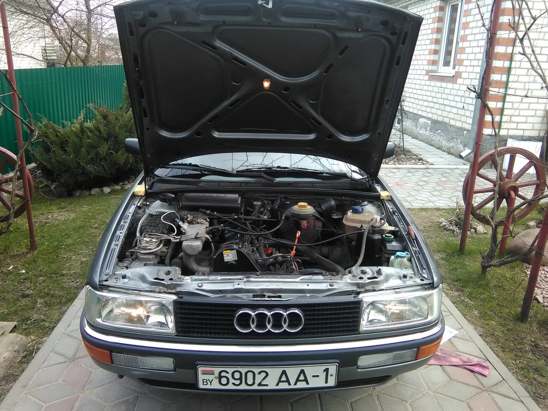 Audi 80 под капотом. Капот Ауди 80 б3. Audi 80 b4 под капотом. Audi 80 b4 открытый капот. Куплю капот ауди 80