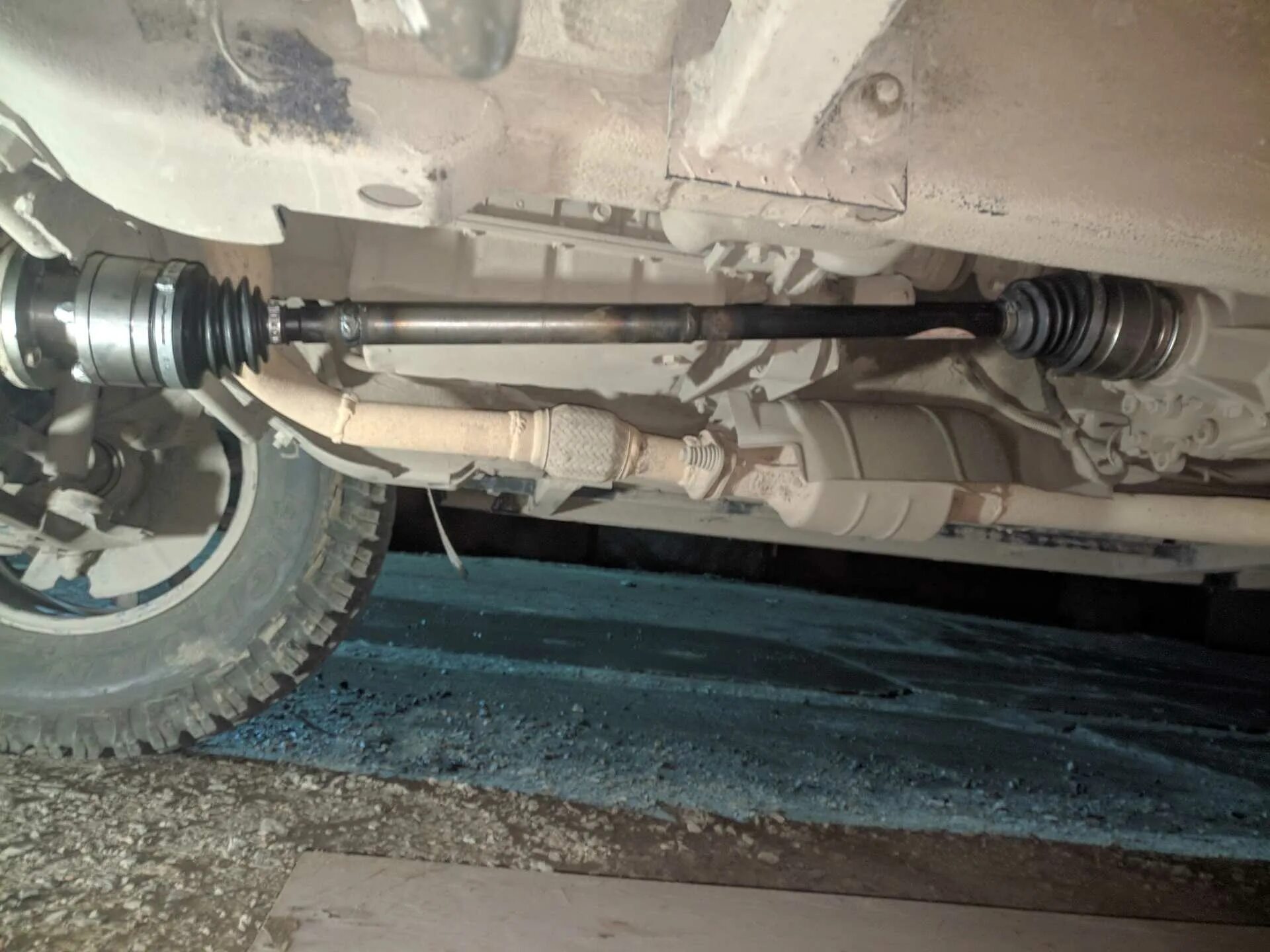 Вал карданный нива шевроле на шрусах. Шрусовый кардан на ниву шевроле. Кардан на ниву 2121 шрус или крестовина. Передний шрусовый кардан 2123. Шрусовый кардан на ниву шевроле.