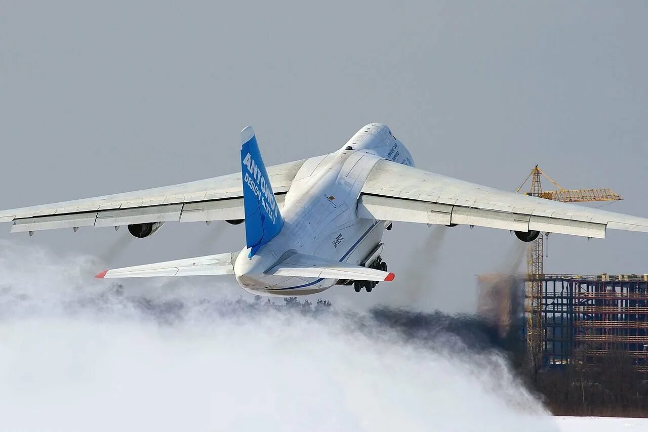 Первый грузовой самолет. АН-124 Кондор.