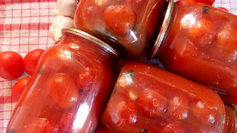 Приготовить вкусные помидоры на зиму. Помидоры в собственном соку. Помидорывсобствеенномсоку. Помидоры в томатном соке. Помидоры в томатном соке на зиму.