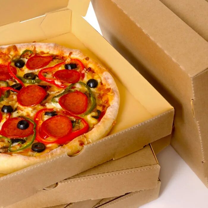 Пицца в коробке. Коробки для пиццы. Квадратная пицца в круглой коробке. Пицца пепперони коробка. Почему пицца круглая а коробка