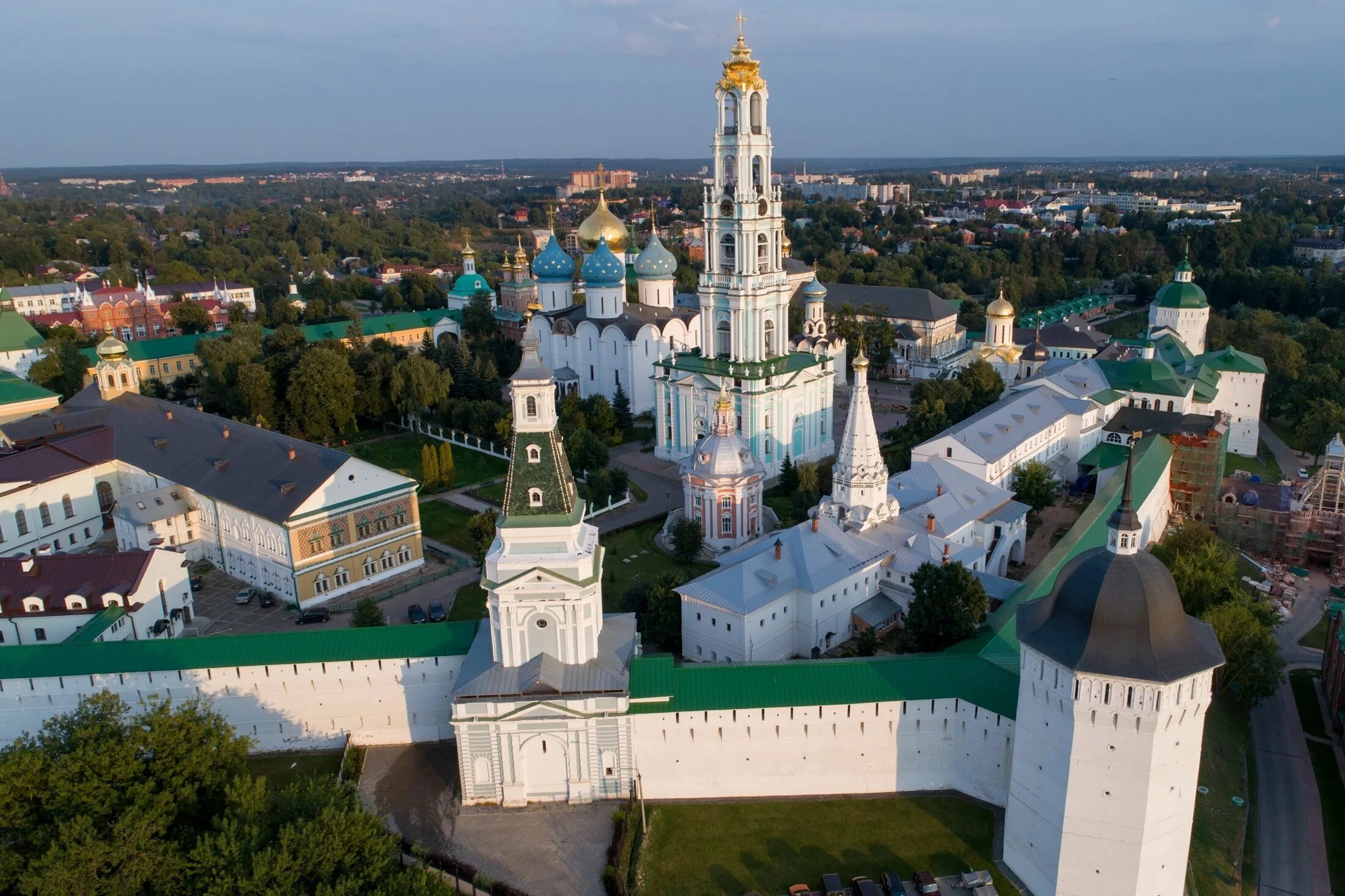 Лавра Сергиев Посад. Троице-Сергиева Лавра главный монастырь России. Сергиев Посад достопримечательности Троице Сергиева Лавра. Троицкая Лавра Сергиев Посад Барокко. В каком городе находится троице сергеева лавра