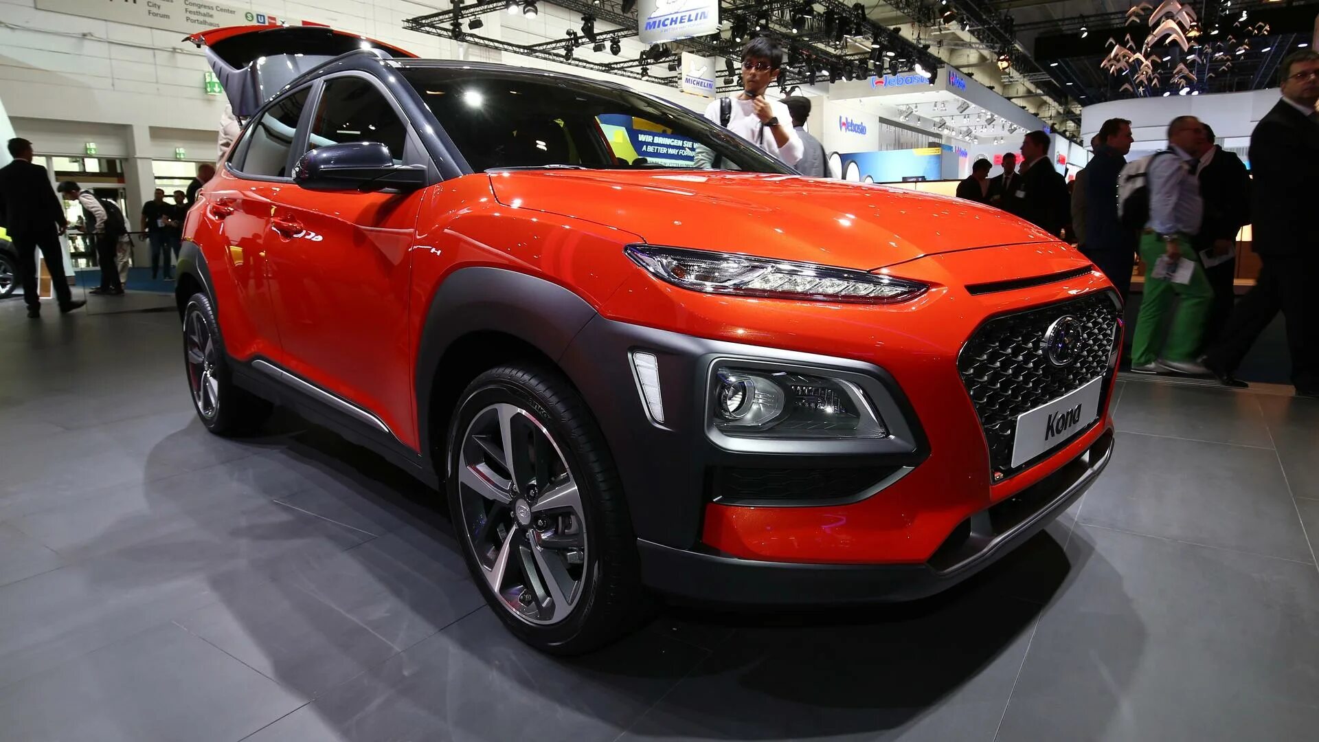 Какой кроссовер экономичнее. Hyundai Kona 2017. Кроссовер Хендай Кона. Американский Hyundai Kona. Хёндай новая модель кроссовер Кона.