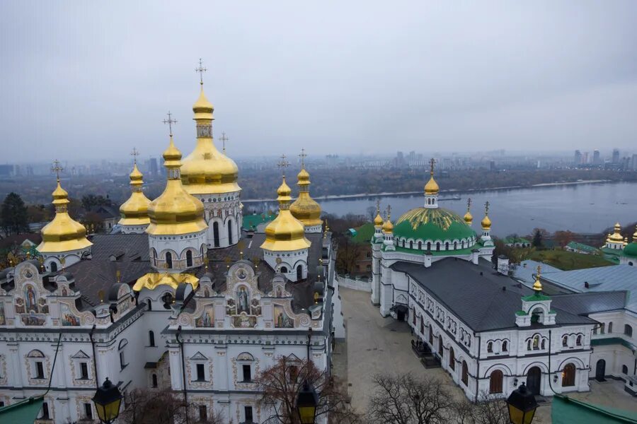 Лавра сейчас