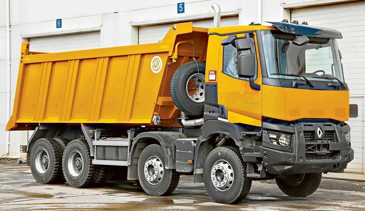 Самосвал renault. Рено самосвал 8х4. Рено к 440 самосвал. Renault k 8x4 самосвал. Самосвал Renault k 430 6х6.