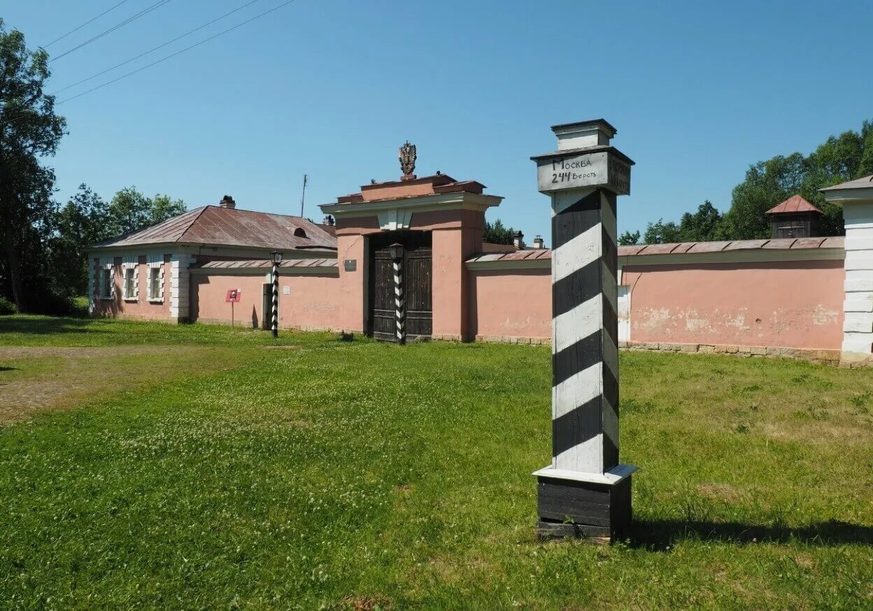 Дом станционного смотрителя деревня выра. Выра музей станционного смотрителя. Дом станционного смотрителя гатчинский район музей. Дом станционного смотрителя гатчинский район. Выра музей станционного смотрителя.