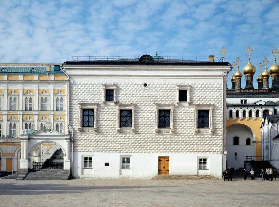 Грановитая палата московского кремля архитектор. Грановитая палата московского кремля. соборная площадь грановитая палата. грановитая палата московского кремля 1491. фасад грановитой палаты московского кремля.