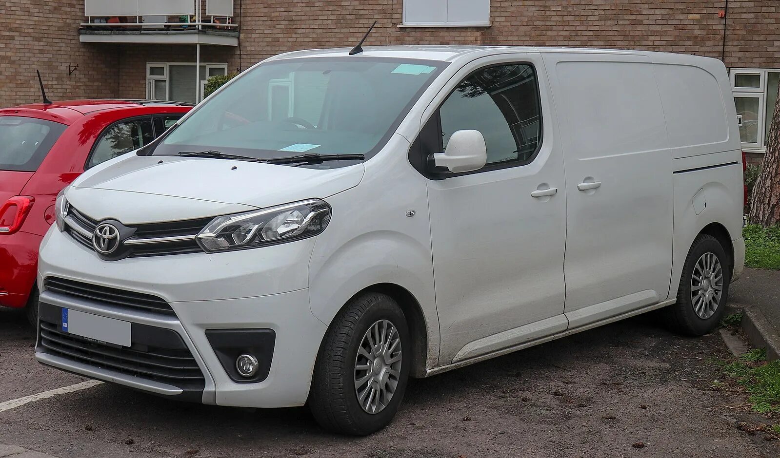 Peugeot traveller toyota proace. Opel zafira 2021. Citroen toyota. Citroen spacetourer toyota proace. Citroen spacetourer с панорамной крышей.