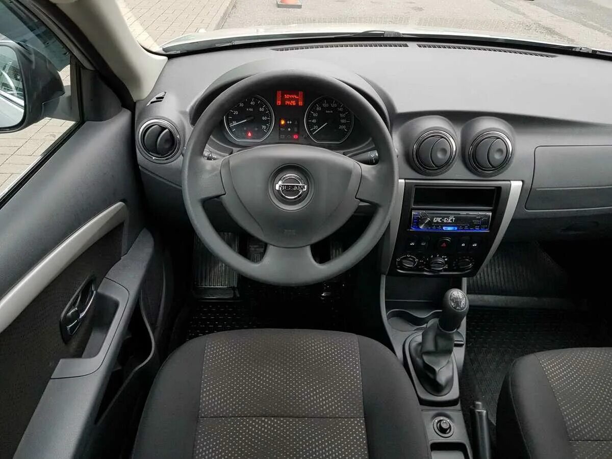 Автосалон ниссан альмера. Nissan almera g15 салон. ниссан альмера 3 g15. nissan almera iii (g15). ниссан альмера g15 салон.