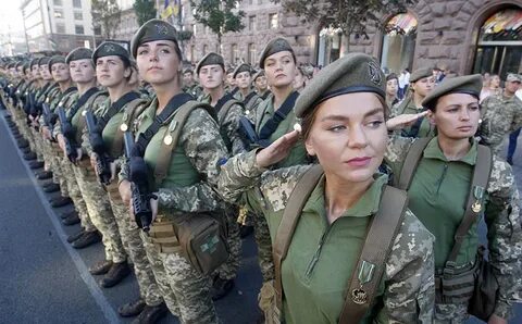Женщины служащие в своей