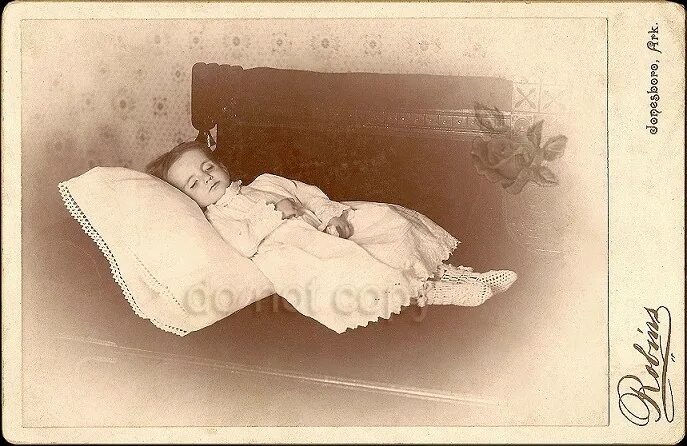 Покойница в свадебном платье. Посмертный дневник томаса лоуренса. Спящие красавицы пост мортем. Посмертный дневник томаса лоуренса. Post mortem викторианской эпохи.
