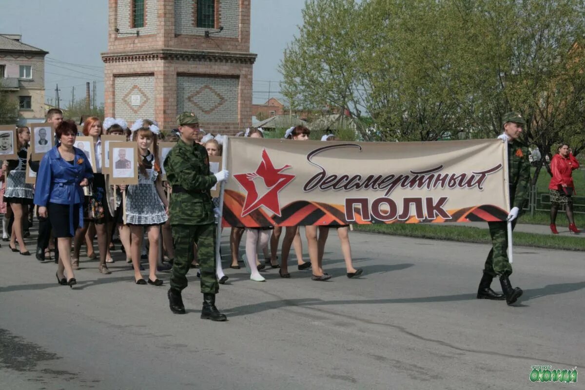 Околица татарск последний. Бессмертный полк Татарск. Бессмертный полк города Татарска сегодня. 9 Мая в Татарске. Посвященный Дню Победы.