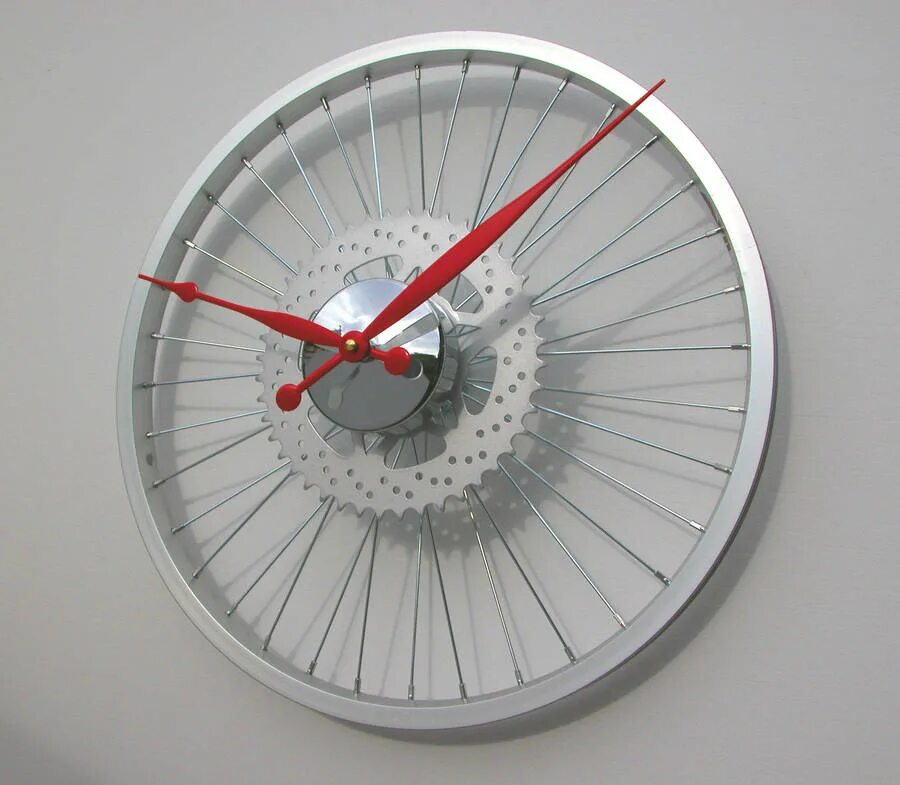 Часовые колеса. Часы из колеса велосипеда. Часы настенные "колесо". Из велосипедного колеса. Часы из старого велосипедного колеса.