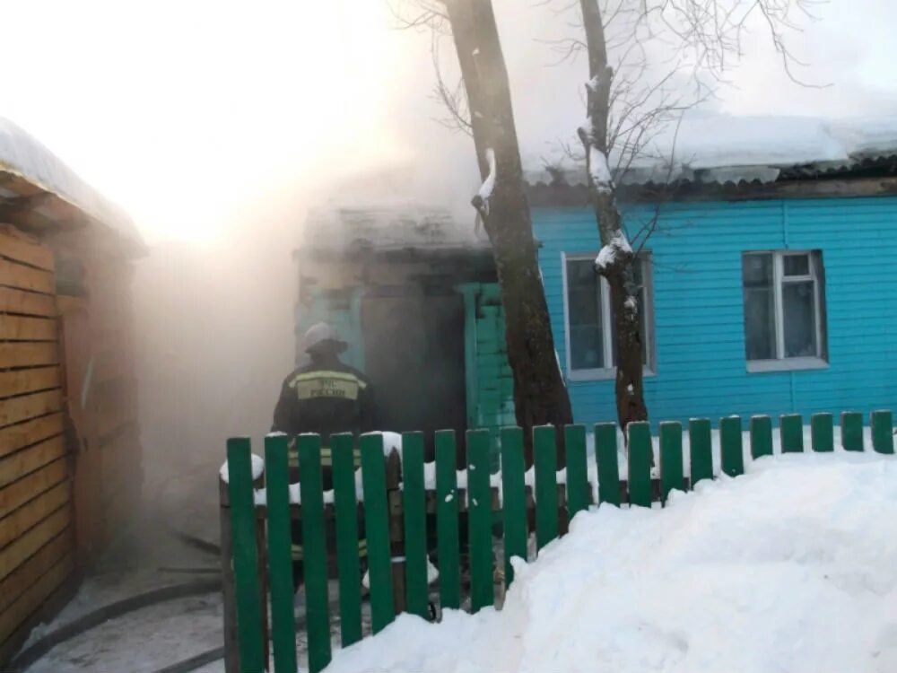 Пожар в г Мантурово Костромской области. Сгорел дом в городе Мантурово Костромской области. Мантурово Костромская область. Подслушано Мантурово Костромская. Авито мантурово купить дом