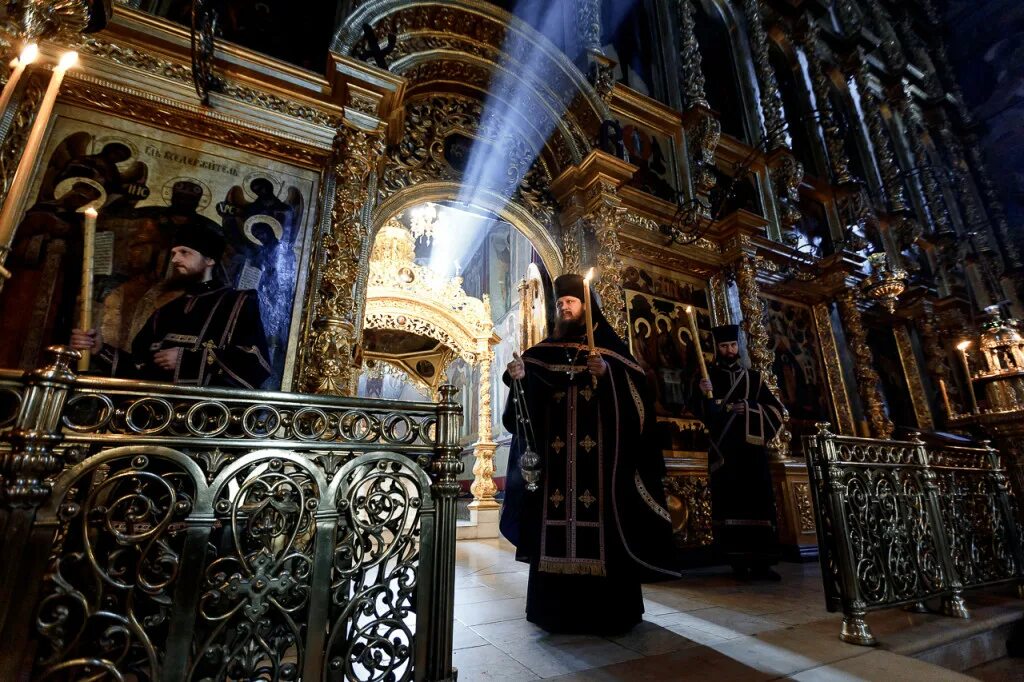 Расписание служб в православных храмах. Царские часы сколько длится служба в церкви. Служба в церкви. Расписание чтения акафистов. Царские часы сколько длится служба в церкви.