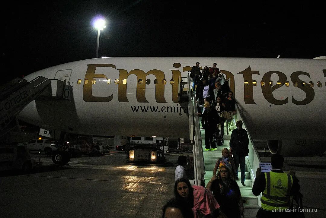 Boeing 777-300 Emirates. Boeing 777-300er Эмирейтс. B777-300er Emirates. Боинг 777 300 er Эмирейтс.