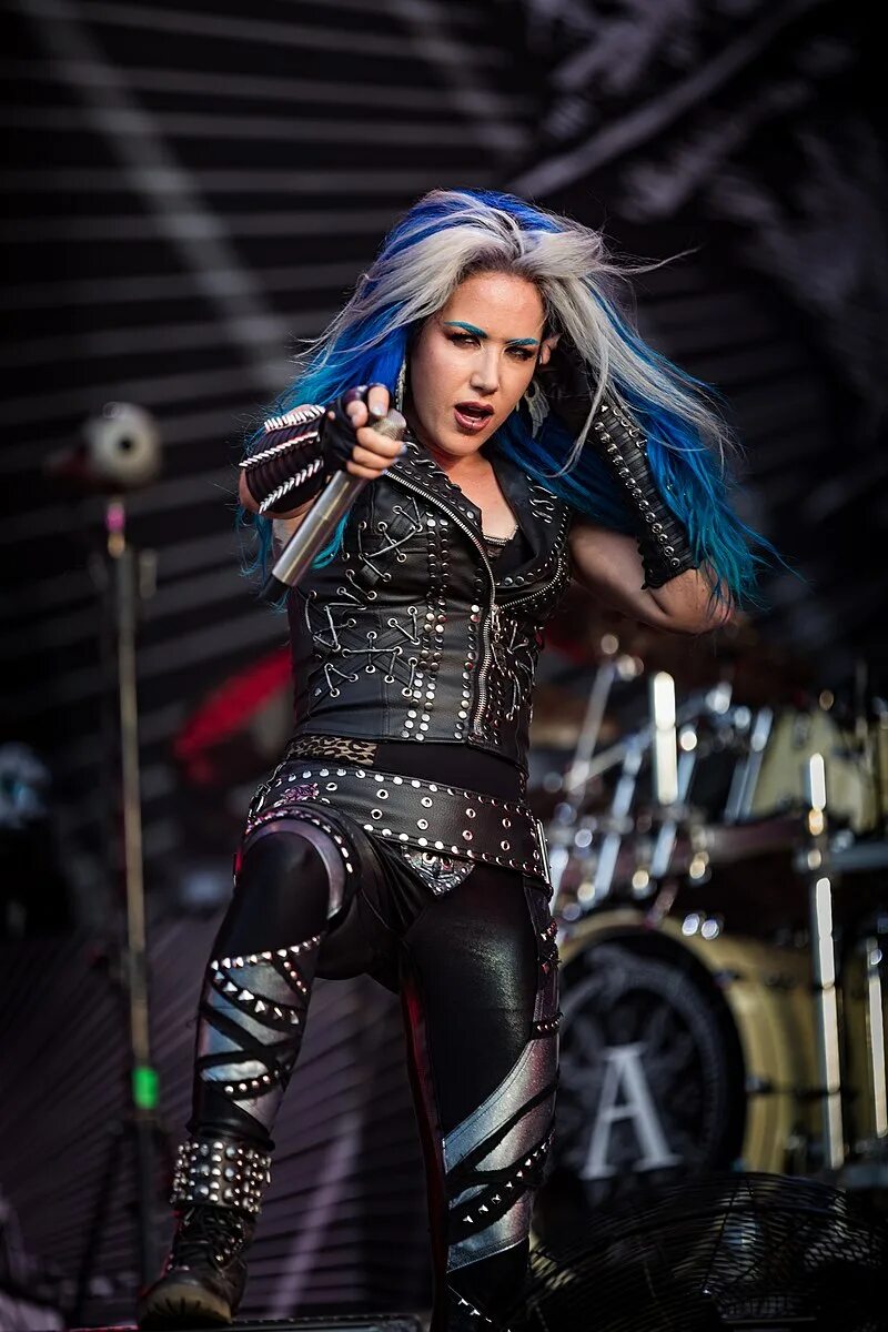 Алиса уайт-гласс. Alissa gluz. Вокалистка arch enemy алисса уайт-глаз. Arch enemy вокалистка. Алисса уайт-глаз.