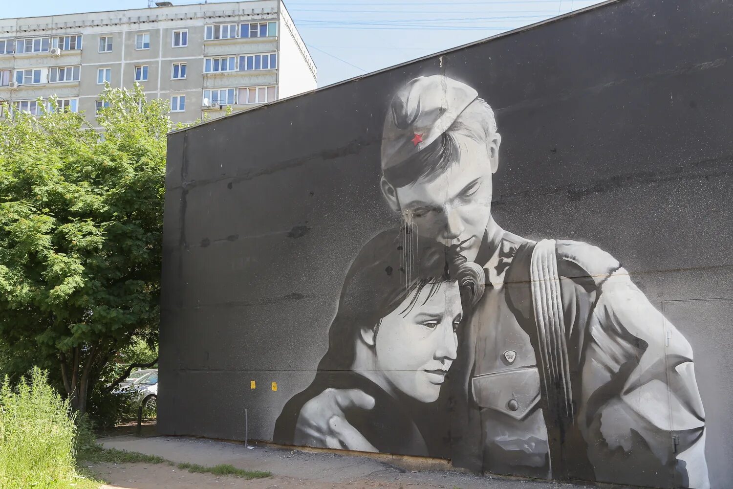 Граффити мчс россии. Граффити посвященное. Художники граффити в твери. Художники граффити в оренбурге. Стрит арт на военную тематику.