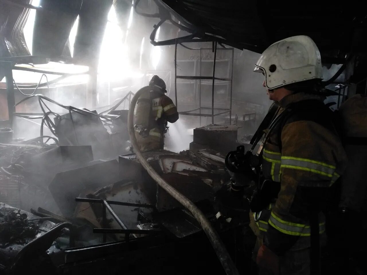 Пожар в Самаре за последние сутки. Горевшее здание УВД Самара. Пожар в Самаре за последние сутки на Боровой.